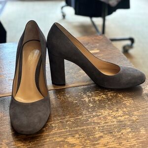 Gianvito Rossi Grey Suede Stack Block Heel Round Toe Pumps